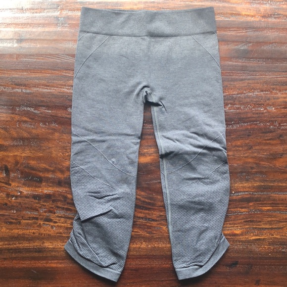 Ivivva by Lululemon seamless Breath Love Flow Capri leggings - Picture 2 of 5